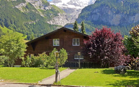 Chalet Almis 5: Geografia Montane, Montagna, Catena Montuosa, Proprietà, Alpi, Casa, Casa, Paesaggio Naturale, Highland, Immobiliare