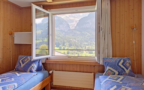 Chalet Almis 5: Mobilia, Interior Design, Soffitto, Camera, Color Legno, Vernice, Sedia, Tenda, Latifoglie