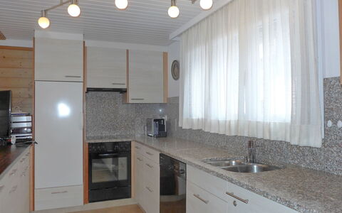 Chalet Almis 5: Cabinetry, Controsoffitto, Lavandino Della Cucina, Proprietà, Lavello, Rubinetto, Cucina, Costruzione, Legna, Cucina Stufa