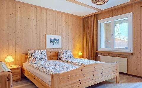 Chalet Almis 5: Interior Design, Mobilia, Legna, Letto, Pavimentazione, Camera Da Letto, Pavimento, Soffitto, Camera, Bedding