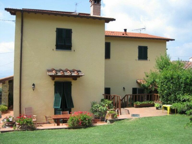 Villa la Ripa vista dal giardino.