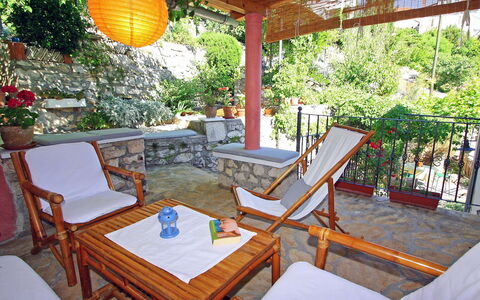 Mirna: Proprietà, Terrazza, Camera, Mobilia, Costruzione, Immobiliare, Deck, Portico, Casa, Interior Design
