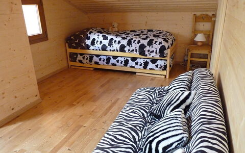 Elorian: Camera, Mobilia, Legna, Pavimento, Camera Da Letto, Latifoglie, Interior Design
