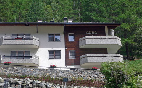 Alba: Pianta, Proprietà, Costruzione, Finestra, Albero, Vegetazione, Casa, Facciata, Paesaggio, Villetta