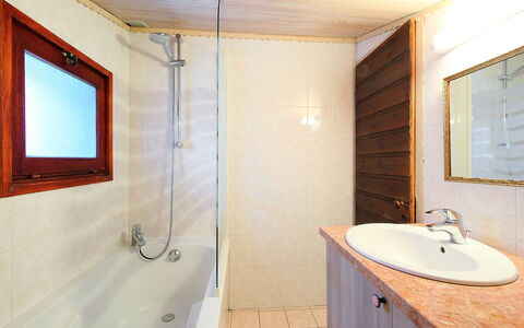 L'Piri: Specchio, Rubinetto, Idraulico Fixture, Proprietà, Lavello, Costruzione, Lavandino Del Bagno, Bagno, Legna, Illuminazione