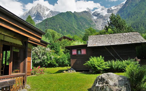 L'Piri: Cielo, Nube, Pianta, Montagna, Costruzione, Proprietà, Paesaggio Naturale, Verde, Natura, Albero