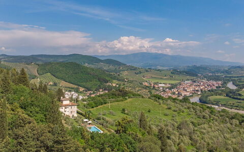 Villa Monteloro: Geografia Montane, Cielo, Hill Station, Vegetazione, Collina, Montagna, Highland, Nube, Natura Selvaggia, Cittadina
