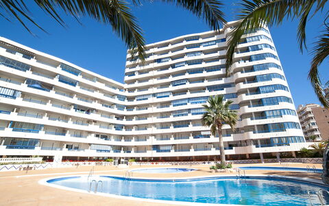 Turquesa Beach 03: Cielo, Acqua, Costruzione, Giorno, Proprietà, Blu, Azzurro, Pianta, Albero, Corpo D'Acqua