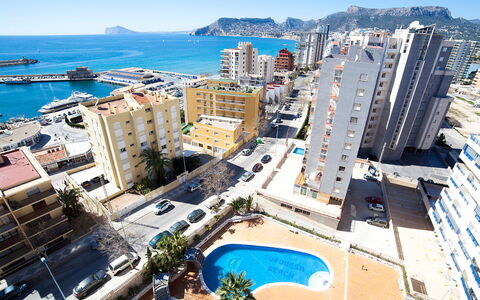 Turquesa Beach 03: Cielo, Acqua, Costruzione, Proprietà, Blu, Azzurro, Finestra, Urban Design, Albero, Condominio