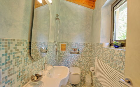 Casa Lucia: Bagno, Camera, Proprietà, Interior Design, Piastrella, Architettura, Costruzione, Immobiliare, Casa, Pavimento