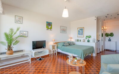 Les Côteaux du Préconil 480.6: Pianta, Mobilia, Pianta Della Casa, Tavolo, Decorazione, Costruzione, Illuminazione, Interior Design, Pavimento, Soggiorno