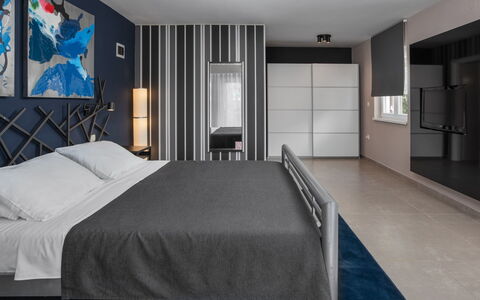 Villa Puntizela: Camera Da Letto, Mobilia, Camera, Letto, Proprietà, Interior Design, Lenzuolo, Telaio Del Letto, Costruzione, Parete