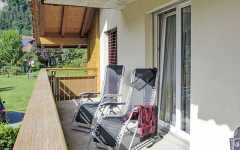 Oberei: Pianta, Proprietà, Costruzione, Finestra, Shade, Legna, Interior Design, Portico, Albero, Soggiorno