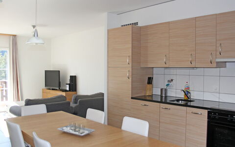 Moléson-Sur-Gruyères 400: Tavolo, Mobilia, Lavandino Della Cucina, Cabinetry, Lavello, Costruzione, Sedia, Controsoffitto, Legna, Illuminazione