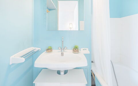 Le Méditerranée: Specchio, Rubinetto, Idraulico Fixture, Proprietà, Lavandino Del Bagno, Bagno, Viola, Blu, Lavello, Prodotto