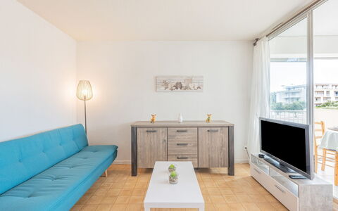 Le Méditerranée: Mobilia, Proprietà, Cabinetry, Comfort, Legna, Cassetto, Casa, Interior Design, Pavimentazione, Costruzione