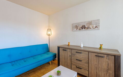 Le Méditerranée: Proprietà, Cabinetry, Mobilia, Divano, Tavolo, Cassetto, Legna, Azzurro, Interior Design, Dresser