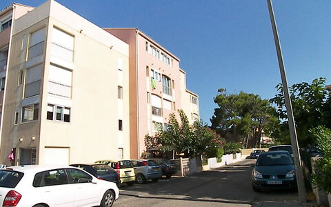 Le Méditerranée: Auto, Ruota, Cielo, Costruzione, Veicolo, Proprietà, Street Luce, Finestra