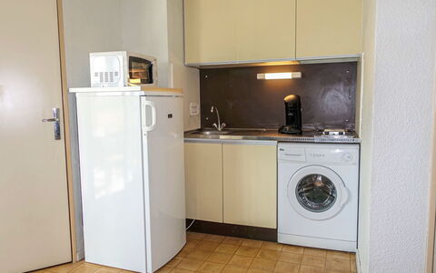 Le Méditerranée: Cabinetry, Elettrodomestico Da Cucina, Controsoffitto, Cucina Stufa, Costruzione, Elettrodomestico, Lavanderia, Cucina, Piano Cottura, Stufa