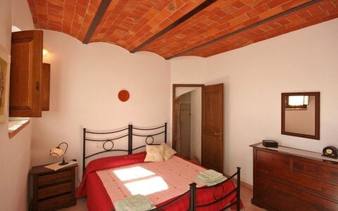 Pienza: Camera Da Letto, Letto, Camera, Mobilia, Proprietà, Costruzione, Interior Design, Soffitto, Lenzuolo, Telaio Del Letto