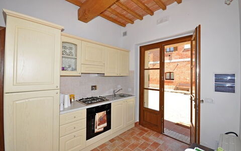 Pienza: Proprietà, Camera, Mobilia, Costruzione, Casa, Immobiliare, Cucina, Interior Design, Casa, Pavimento