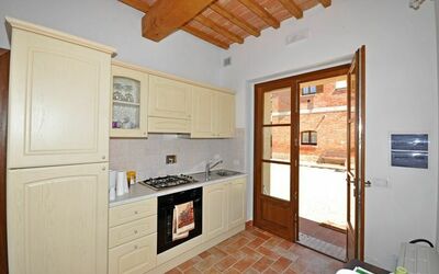 Pienza C: Proprietà, Camera, Mobilia, Costruzione, Casa, Immobiliare, Cucina, Interior Design, Casa, Pavimento