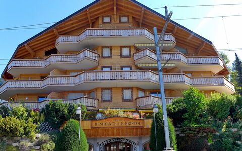 Villars 785: Pianta, Cielo, Costruzione, Proprietà, Finestra, Albero, Condominio, Urban Design, Casa, Immobiliare