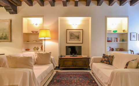 Sotoportego Venier: Camera, Proprietà, Soffitto, Mobilia, Interior Design, Parete, Costruzione, Soggiorno, Camera Da Letto, Pavimento