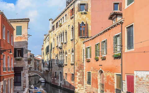 Sotoportego Venier: Quartiere, Waterway, Cittadina, Canale, Costruzione, Insediamento Umano, Strada, Architettura, Zona Urbana, Città