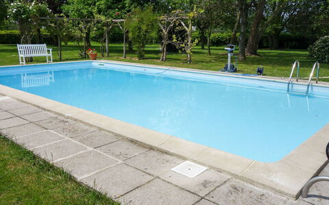 Les Londes: Acqua, Piscina, Pianta, Shade, Rettangolo, Albero, Erba, Materiale Composito, Tempo Libero, Costruzione