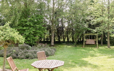 Les Londes: Pianta, Mobilia, Comunita 'Impianto, Paesaggio Naturale, Albero, Mobili Da Esterno, Lotto, Erba, Shade, Woody Impianto