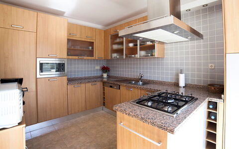 Ingy: Proprietà, Camera, Cucina, Controsoffitto, Cabinetry, Mobilia, Costruzione, Interior Design, Cucina Stufa, Immobiliare