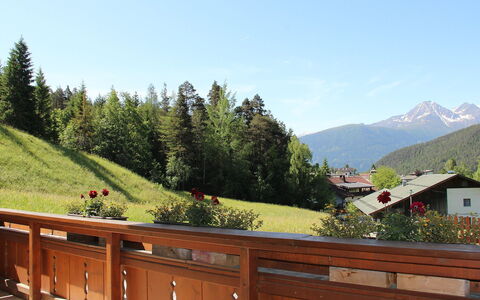 Lueg Ins Land: Geografia Montane, Proprietà, Montagna, Catena Montuosa, Albero, Hill Station, Erba, Tetto, Paesaggio, Immobiliare