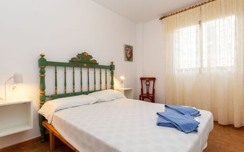 Blanca de Vilafortuny: Mobilia, Proprietà, Azzurro, Tessile, Interior Design, Legna, Comfort, Tenda, Finestra