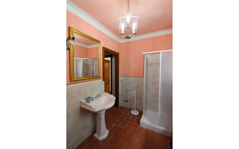 Podere Marcigliano: Specchio, Rubinetto, Idraulico Fixture, Mobilia, Costruzione, Lavello, Lavandino Del Bagno, Bagno, Casa, Cornice