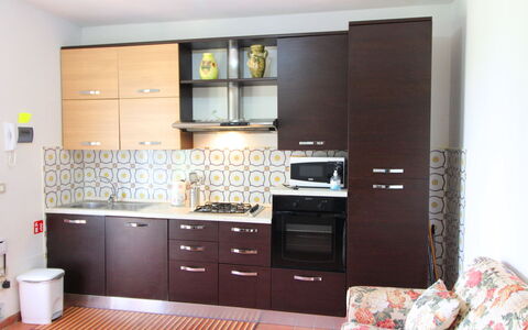 Podere Marcigliano: Cabinetry, Proprietà, Mobilia, Controsoffitto, Cassetto, Elettrodomestico, Cassettiera, Interior Design, Cucina, Legna
