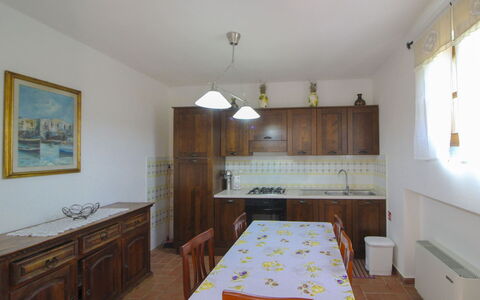 Podere Marcigliano: Mobilia, Pavimentazione, Interior Design, Legna, Pavimento, Cabinetry, Controsoffitto, Camera, Cucina, Soffitto
