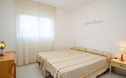 Cambrils 180: Camera Da Letto, Letto, Mobilia, Camera, Proprietà, Lenzuolo, Telaio Del Letto, Interior Design, Materasso, Parete