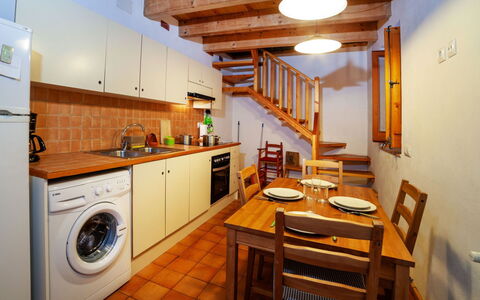 Sant Joan: Cabinetry, Proprietà, Mobilia, Tavolo, Cucina, Legna, Interior Design, Elettrodomestico Da Cucina, Architettura, Cucina Stufa
