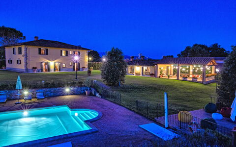 Podere Sant'angelo: Proprietà, Illuminazione, Casa, Estate, Casa, Piscina, Immobiliare, Costruzione, Paesaggio Di Illuminazione, Dimora
