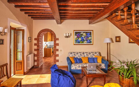 Podere Sant'angelo: Camera, Proprietà, Costruzione, Soffitto, Casa, Interior Design, Immobiliare, Mobilia, Soggiorno, Villa