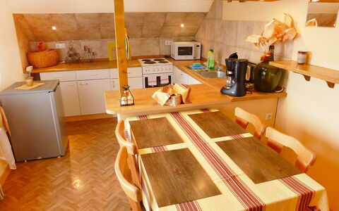 Allmendgasse: Camera, Proprietà, Pavimento, Interior Design, Mobilia, Tavolo, Latifoglie, Casa, Soggiorno, Costruzione
