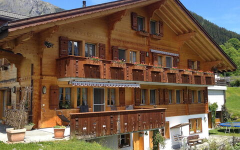 Ufem Stutz: Proprietà, Casa, Costruzione, Immobiliare, Casa, Estate, Tetto, Facciata, Agriturismo, Villetta