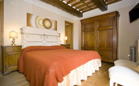 Nel Guasto: Camera Da Letto, Letto, Camera, Mobilia, Proprietà, Lenzuolo, Interior Design, Telaio Del Letto, Costruzione, Soffitto