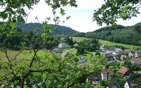 Antweiler 100: Cielo, Pianta, Nube, Comunita 'Impianto, Montagna, Paesaggio Naturale, Albero, Costruzione, Lotto, Erba