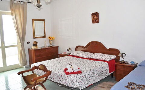 Dea Afrodite: Camera Da Letto, Mobilia, Camera, Lenzuolo, Letto, Proprietà, Bedding, Interior Design, Telaio Del Letto, Soffitto