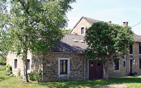 Gîte Rural Mamijana: Proprietà, Casa, Casa, Costruzione, Villetta, Albero, Immobiliare, Zona Residenziale, Architettura, Area Rurale