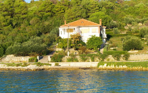 Agneza: Natura, Casa, Acqua, Proprietà, Casa, Villetta, Lago, Albero, Riva, Banca