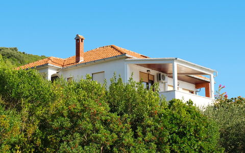 Agneza: Proprietà, Casa, Vegetazione, Immobiliare, Casa, Zona Residenziale, Costruzione, Tetto, Architettura, Villa