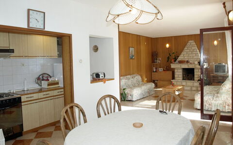Agneza: Camera, Mobilia, Proprietà, Interior Design, Camera Da Letto, Costruzione, Telaio Del Letto, Soffitto, Letto, Parete